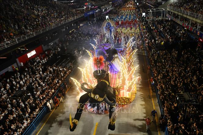 Quang cảnh lễ hội Carnival tại Rio de Janeiro, Brazil ngày 14/2/2026. Ảnh: THX/TTXVN