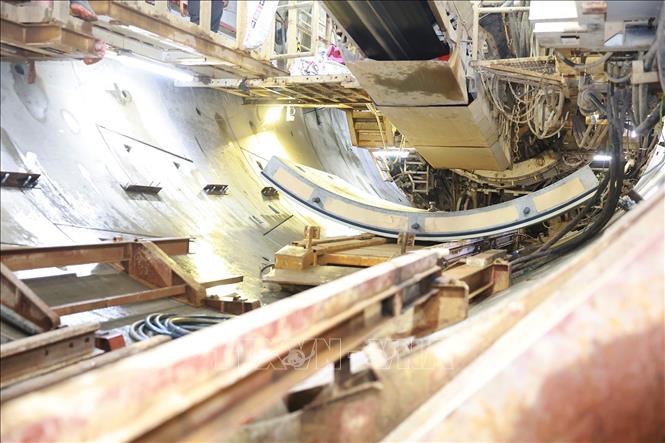 Công trường thi công dự án tuyến đường sắt đô thị đoạn đường hầm ga S11 Văn Miếu. Ảnh: Dương Giang-TTXVN 
