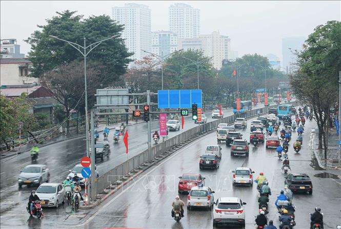 Lượng người và phương tiện quay trở lại Hà Nội từ hướng Quốc lộ 1A tăng so (ảnh chụp lúc 10h20'). Ảnh: Hoàng Hiếu - TTXVN