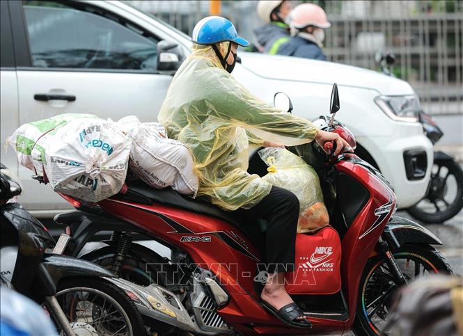Hành lý cùng với quà quê quay trở lại Hà Nội sau kỳ nghỉ Tết. Ảnh: Hoàng Hiếu - TTXVN