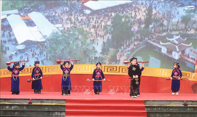 Chương trình nghệ thuật tại Lễ hội đền Đuổm. Ảnh: Vũ Hoàng Giang - TTXVN