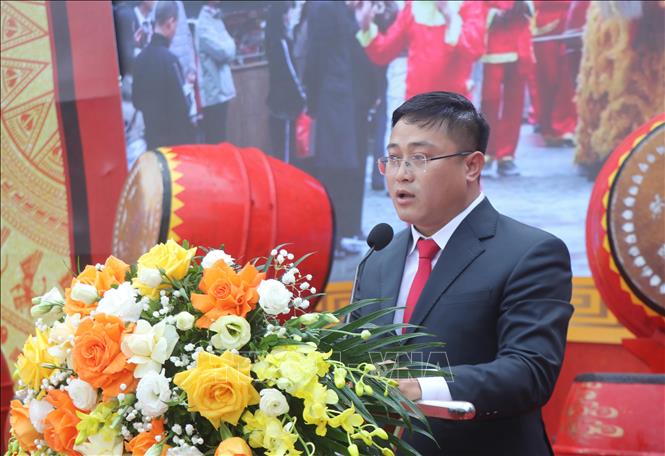 Ông Hoàng Xuân Thuỷ, Chủ tịch UBND xã Phú Lương phát biểu khai mạc hội Xuân. Ảnh: Vũ Hoàng Giang - TTXVN