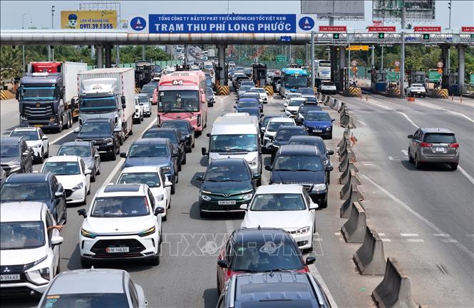 Giao thông cửa ngõ TP. Hồ Chí Minh tăng cao ngày cuối kỳ nghỉ Tết. Ảnh: Hồng Đạt - TTXVN