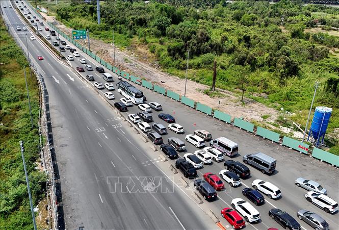 Ùn ứ giao thông trên cao tốc TP. Hồ Chí Minh - Long Thành. Ảnh: Hồng Đạt - TTXVN