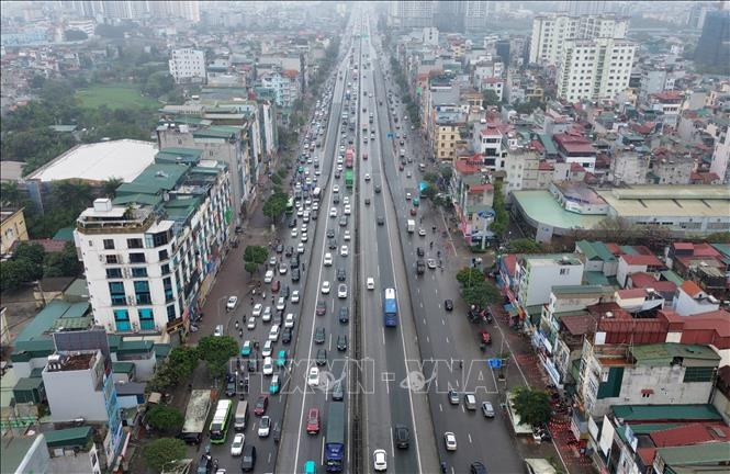 Đường Vành đai 3 trên cao hướng đi cầu Thăng Long phương tiện di chuyển khó khăn, chiều mùng 6 Tết. Ảnh: Quốc Khánh - TTXVN
