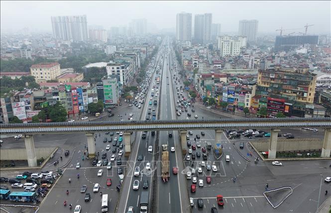 Đường Vành đai 3 trên cao lượng phương tiện gia tăng từng giờ theo hướng đi cầu Thăng Long, chiều mùng 6 Tết. Ảnh: Quốc Khánh - TTXVN