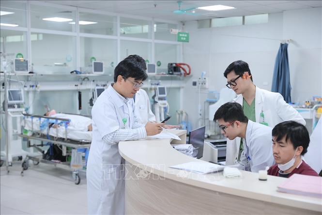 Tại bệnh viện Việt Đức ghi nhận hơn 1.000 trường hợp bệnh nhân bị tai nạn, trong đó hơn một nửa là do tai nạn giao thông; 36 trường họp do pháo nổ và vật liệu nổ tự chế; thực hiện hơn 200 ca mổ cấp cứu… Ảnh: Minh Quyết - TTXVN