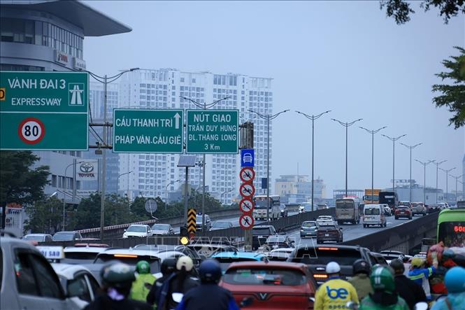 Giao thông trên đường vành đai 3 Phạm Hùng (ảnh chụp lúc 16 giờ 40). Ảnh: Tuấn Anh - TTXVN
