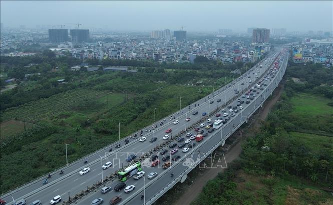 Cầu Vĩnh Tuy sáng ngày 23/2. Ảnh: Phan Phương – TTXVN