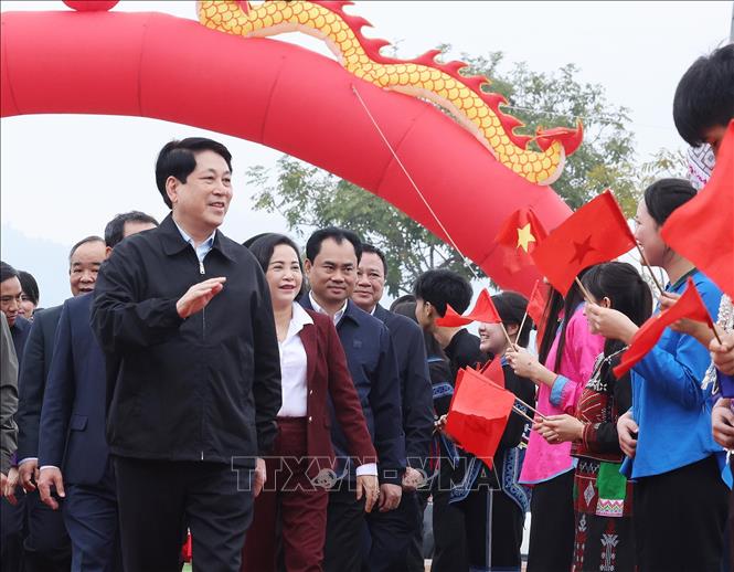 Chủ tịch nước Lương Cường dự Lễ phát động “Tết trồng cây đời đời nhớ ơn Bác Hồ” tại phường Lào Cai, tỉnh Lào Cai. Ảnh: Lâm Khánh – TTXVN