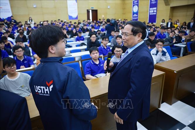 Thủ tướng Phạm Minh Chính truyền cảm hứng cho sinh viên Trường Đại Học Khoa Học Và Công Nghệ Hà Nội. Ảnh: Dương Giang-TTXVN