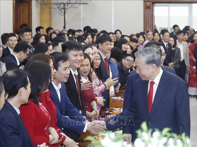 Tổng Bí thư Tô Lâm với cán bộ, công chức, viên chức, người lao động Văn phòng Trung ương Đảng. Ảnh: Thống Nhất – TTXVN