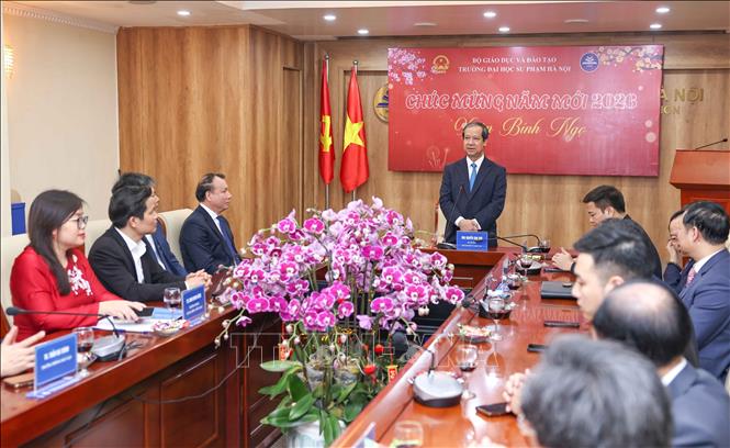 Bộ trưởng Bộ Giáo dục và Đào tạo Nguyễn Kim Sơn chúc Tết Ban Giám hiệu, cán bộ, giảng viên, nhân viên trường Đại học Sư phạm Hà Nội. Ảnh: Thanh Tùng - TTXVN
