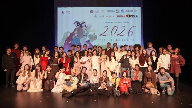 Sự kiện Tết cộng đồng với chủ đề “Đi để trở về” thu hút đông đảo sinh viên Việt Nam đang học tập và sinh sống tại Rennes, cộng đồng kiều bào, cùng nhiều khách mời và bạn bè quốc tế tham dự. Ảnh: TTXVN phát