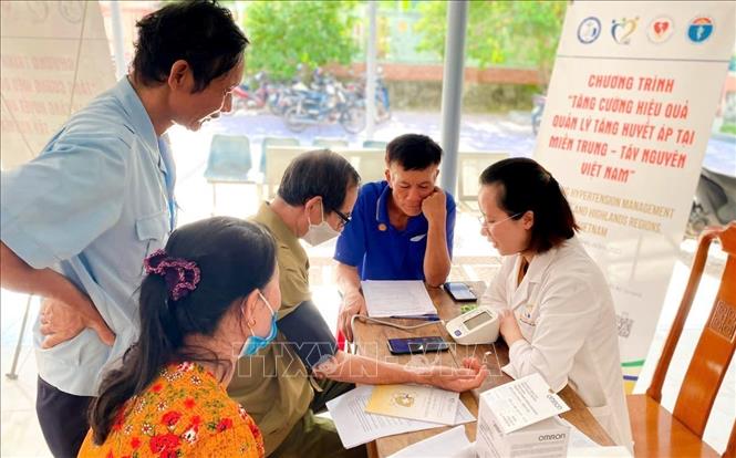 Hoạt động khám chữa bệnh miễn phí cho người dân của Trường Đại học Y - Dược, Đại học Huế. Ảnh: Văn Dũng-TTXVN                    