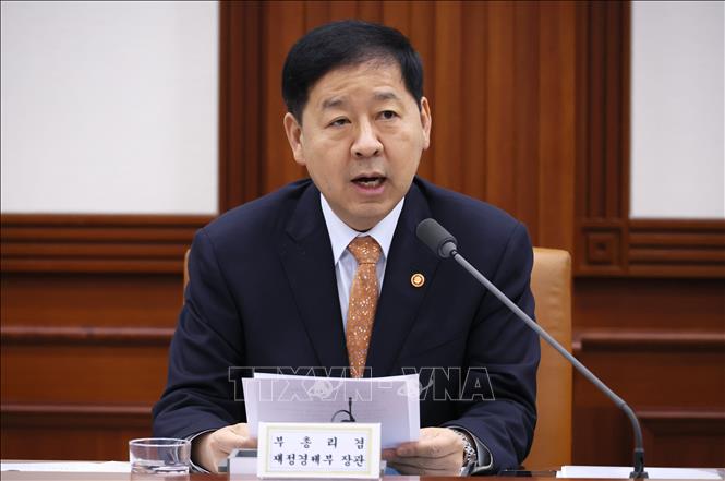 Bộ trưởng Tài chính Hàn Quốc Koo Yun Cheol phát biểu tại thủ đô Seoul. Ảnh: Yonhap/TTXVN