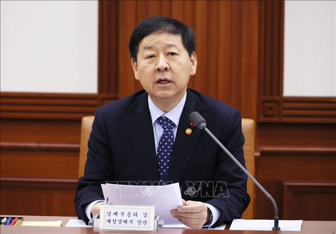 Bộ trưởng Tài chính Hàn Quốc Koo Yun Cheol phát biểu tại thủ đô Seoul. Ảnh: Yonhap/TTXVN