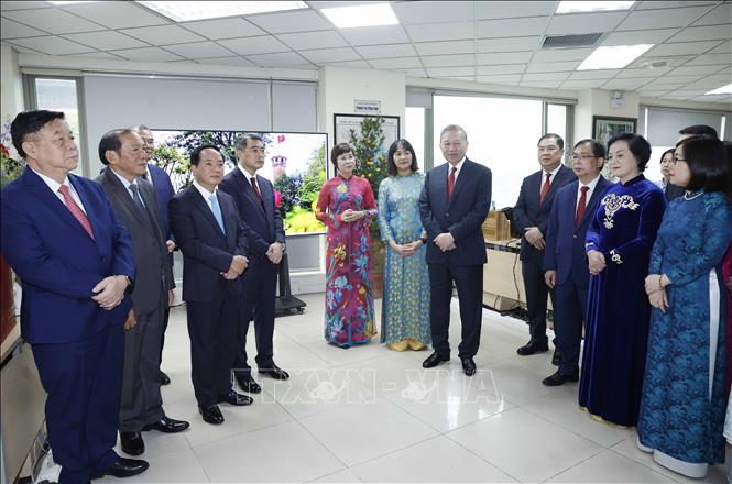 Tổng Bí thư Tô Lâm thăm Ban biên tập Tin đối ngoại. Ảnh: Thống Nhất - TTXVN