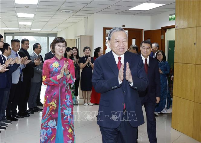 Tổng Bí thư Tô Lâm thăm Ban biên tập Tin thế giới. Ảnh: Thống Nhất - TTXVN