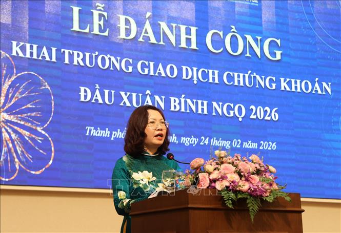 Bà Vũ Thị Chân Phương, Chủ tịch Uỷ ban Chứng khoán Nhà nước, phát biểu nhận nhiệm vụ. Ảnh: Hứa Chung-TTXVN