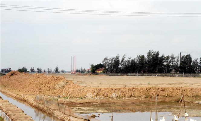 Thi công nền đường đoạn qua xã Xuân Giang (Ninh Bình). Ảnh: Thái Thuần – TTXVN