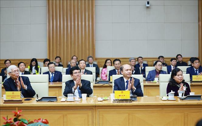 Đại diện các chuyên gia, nhà khoa học tiêu biểu trong lĩnh vực y tế tham dự buổi gặp Thủ tướng Chính phủ. Ảnh: Dương Giang-TTXVN
