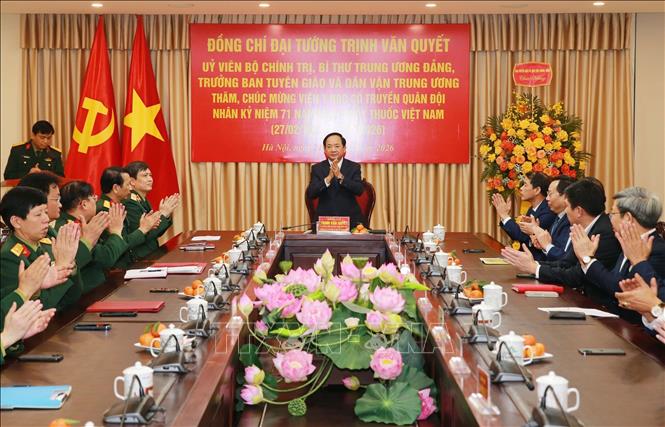 Trưởng Ban Tuyên giáo và Dân vận Trung ương Trịnh Văn Quyết phát biểu chúc mừng Viện Y học cổ truyền Quân đội. Ảnh: Trọng Đức - TTXVN