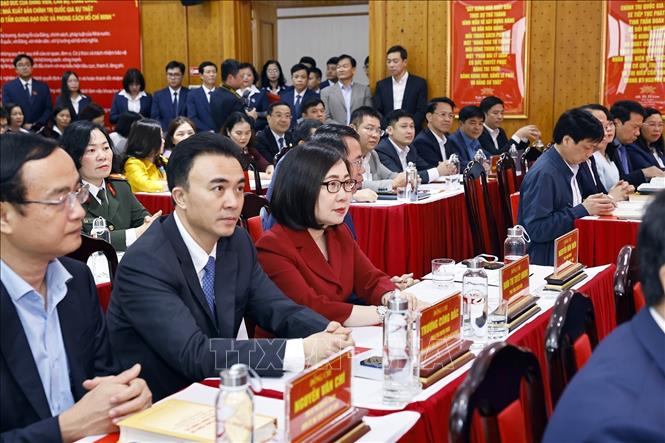 Đại biểu dự Lễ giới thiệu bộ sách Luật được thông qua tại Kỳ họp thứ 10, Quốc hội khoá XV. Ảnh: Doãn Tấn – TTXVN