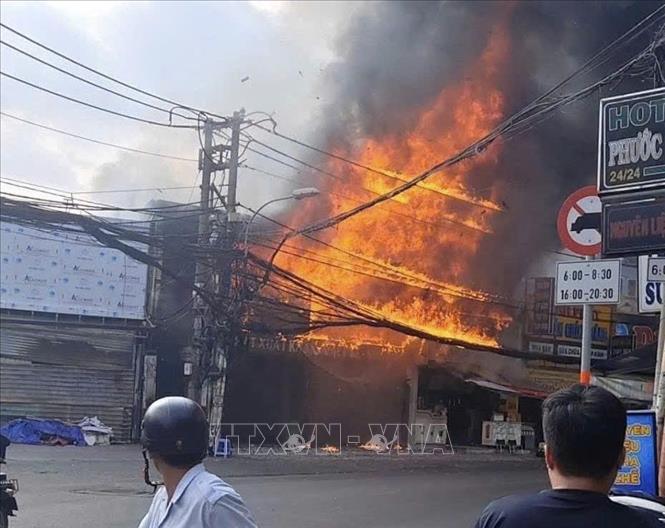 Hiện trường vụ cháy ở phường Phước Long chiều ngày 24/2 (mùng 8 Tết). TTXVN phát