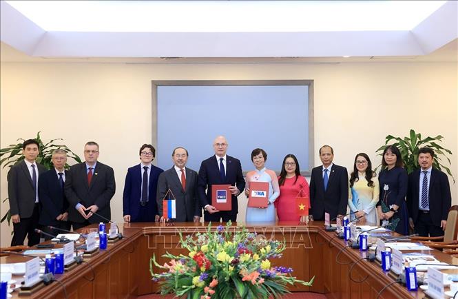 Lễ ký kết thoả thuận hợp tác giữa TTXVN và Hãng thông tấn TASS (Liên bang Nga). Ảnh: Tuấn Anh - TTXVN