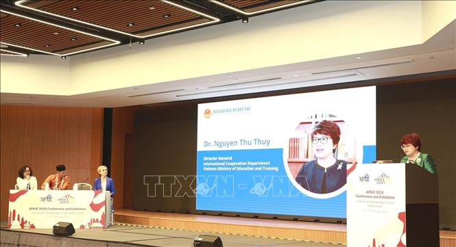 Cục trưởng Cục Hợp tác Quốc tế, Bộ Giáo dục Việt Nam Nguyễn Thu Thủy phát biểu thảo luận tại APAIE. Ảnh: TTXVN phát.