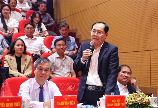 Đại diện doanh nghiệp tỉnh Vĩnh Long phát biểu tại buổi họp mặt. Ảnh: Lê Thúy Hằng – TTXVN.