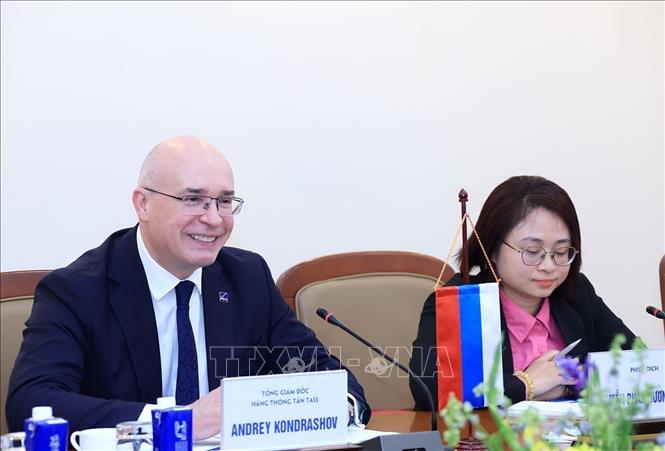 Director General Andrey Kondrashov of TASS speaks at the meeting. VNA Photo: Tuấn Anh