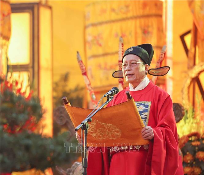 Lê dâng hương Khai Xuân Bính Ngọ 2026 được thể hiện theo nghi thức cung đình kết hợp yếu tố lễ hội dân gian truyền thống. Ảnh: Thanh Tùng - TTXVN