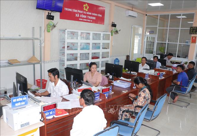 Trung tâm phục vụ hành chính công xã Vĩnh Thanh, tỉnh Cà Mau, được đầu tư khan trang thuận lợi cho nhân dân đến giao dịch. Ảnh: Tuấn Kiệt – TTXVN