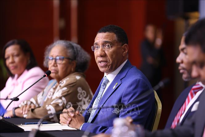 Thủ tướng Jamaica Andrew Holness (thứ 3, trái) phát biểu tại lễ khai mạc Hội nghị lần thứ 49 lãnh đạo các Chính phủ cộng đồng CARICOM ở Montego Bay, ngày 6/7/2026. Ảnh: THX/TTXVN