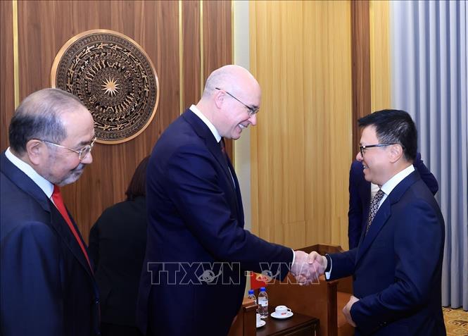 Đồng chí Lê Quốc Minh, Tổng Biên tập Báo Nhân dân đón Tổng Giám đốc Hãng thông tấn TASS (Liên bang Nga) Andrey Kondrashov. Ảnh: Tuấn Anh - TTXVN