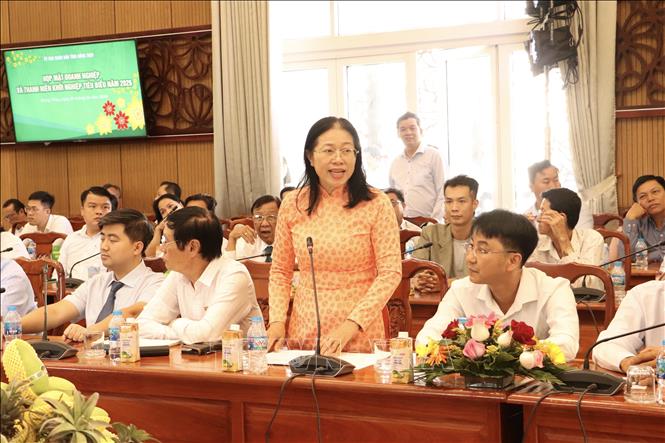 Bà Nguyễn Thị Tuyết - Giám đốc Ngân hàng TMCP Ngoại thương Việt Nam chi nhánh Tiền Giang phát biểu. Ảnh: Hồng Nhung - TTXVN