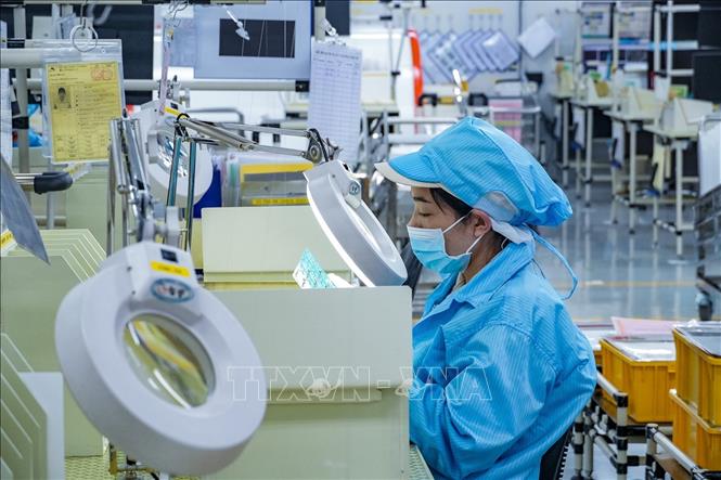 Không khí sản xuất đầu Xuân tại Công ty TNHH Điện tử Meiko Việt Nam, Khu công nghiệp Thạch Thất - Quốc Oai (Hà Nội). Ảnh: Trung Nguyên - TTXVN