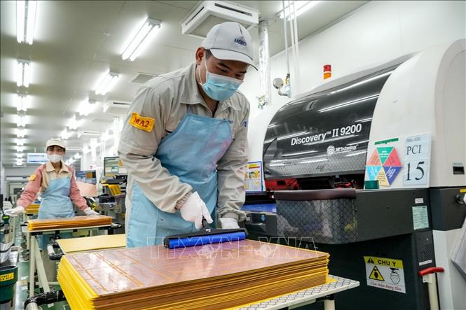 Không khí sản xuất đầu Xuân tại Công ty TNHH Điện tử Meiko Việt Nam, Khu công nghiệp Thạch Thất - Quốc Oai (Hà Nội). Ảnh: Trung Nguyên - TTXVN