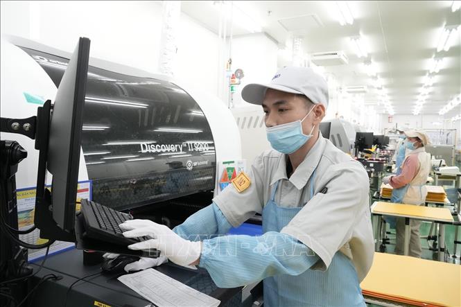 Không khí sản xuất đầu Xuân tại Công ty TNHH Điện tử Meiko Việt Nam, Khu công nghiệp Thạch Thất - Quốc Oai (Hà Nội). Ảnh: Trung Nguyên - TTXVN