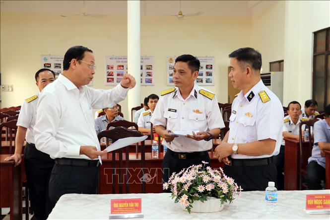 Đồng chí Nguyễn Văn Thọ, Phó Chủ tịch Thường trực HĐND, Phó Chủ tịch Thường trực Ủy ban bầu cử Tp. Hồ Chí Minh kiểm tra công tác chuẩn bị bầu cử tại Hải đoàn 129 Hải quân. Ảnh: Đoàn Mạnh Dương-TTXVN