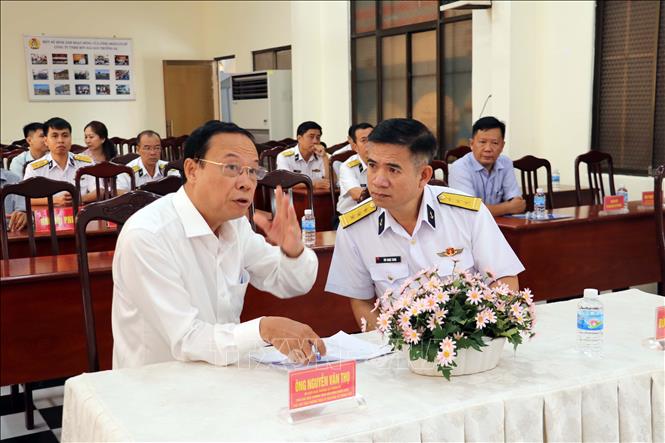 Đồng chí Nguyễn Văn Thọ, Phó Chủ tịch Thường trực HĐND, Phó Chủ tịch Thường trực Ủy ban bầu cử Tp. Hồ Chí Minh kiểm tra công tác chuẩn bị bầu cử tại Hải đoàn 129 Hải quân. Ảnh: Đoàn Mạnh Dương-TTXVN