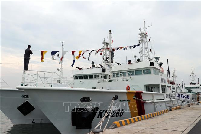 Tàu Kiểm ngư 260 của Chi đội Kiểm ngư số 2 sẽ thực hiện nhiệm vụ đưa tổ bầu cử, hòm phiếu đến các điểm tàu trực trên biển để cán bộ, chiến sĩ thực hiện bỏ phiếu. Ảnh: Đoàn Mạnh Dương-TTXVN