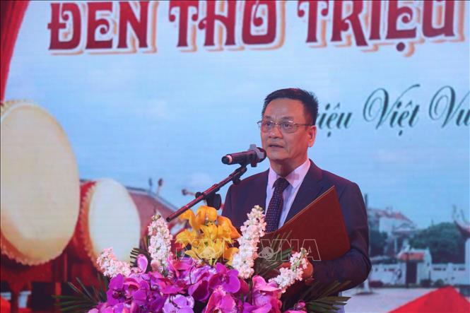 Ông Lê Hải Nam, Chủ tịch UBND xã Triệu Việt Vương, Trưởng Ban tổ chức Lễ hội phát biểu khai mạc. Ảnh: Đinh Văn Nhiều-TTXVN
