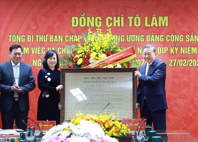 Tổng Bí thư Tô Lâm đến thăm, làm việc với Bộ Y tế và chúc mừng ngành Y tế nhân dịp kỷ niệm 70 năm ngày Thầy thuốc Việt Nam (27/2/1955 - 27/2/2025). Ảnh: Thống Nhất - TTXVN