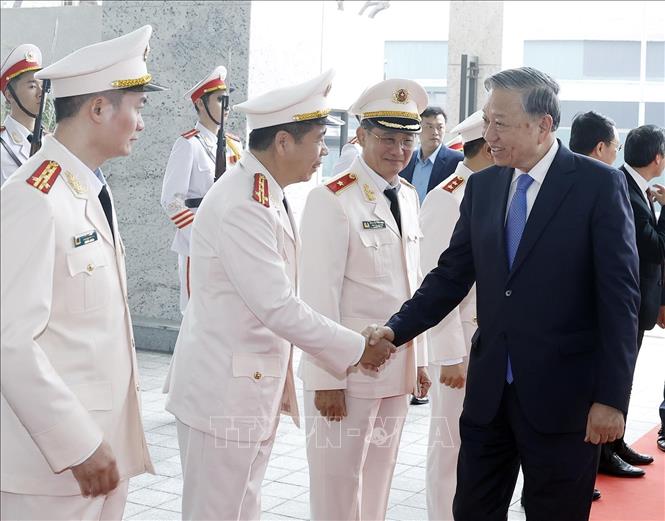 Tổng Bí thư Tô Lâm thăm, chúc Tết Cục An ninh điều tra (Bộ Công an). Ảnh: Thống Nhất – TTXVN