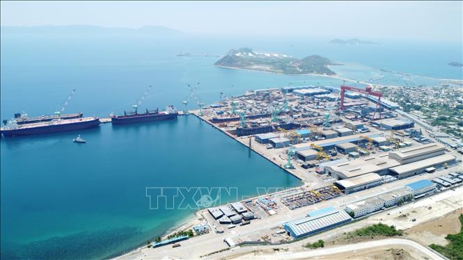 Nhà máy đóng tàu Hyundai – Vinashin (nay là Công ty TNHH Đóng tàu HD Hyundai Việt Nam - HVS) là dự án công nghiệp quy mô lớn, hoạt động hiệu quả tại Khu kinh tế Nam Vân Phong. Ảnh: Đặng Tuấn-TTXVN 