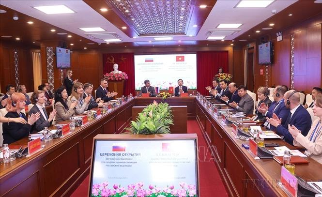 Lễ khai mạc Chương trình bồi dưỡng và trao đổi chuyên đề với công chức cao cấp của Liên bang Nga do Học viện Chính trị quốc gia Hồ Chí Minh phối hợp với Ban Tổ chức Trung ương, Bộ Ngoại giao tổ chức (Hà Nội, 8/12/2025). Ảnh: Văn Điệp – TTXVN