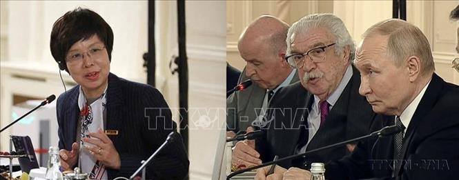 Tổng Giám đốc TTXVN Vũ Việt Trang đặt câu hỏi phỏng vấn Tổng thống Liên bang Nga Vladimir Putin tại Đại hội đồng Tổ chức các hãng thông tấn châu Á - Thái Bình Dương (OANA) lần thứ 19 và các sự kiện liên quan, diễn ra tại thành phố Saint Petersburg (Nga, 19/06/2025). Ảnh: Quang Vinh-TTXVN